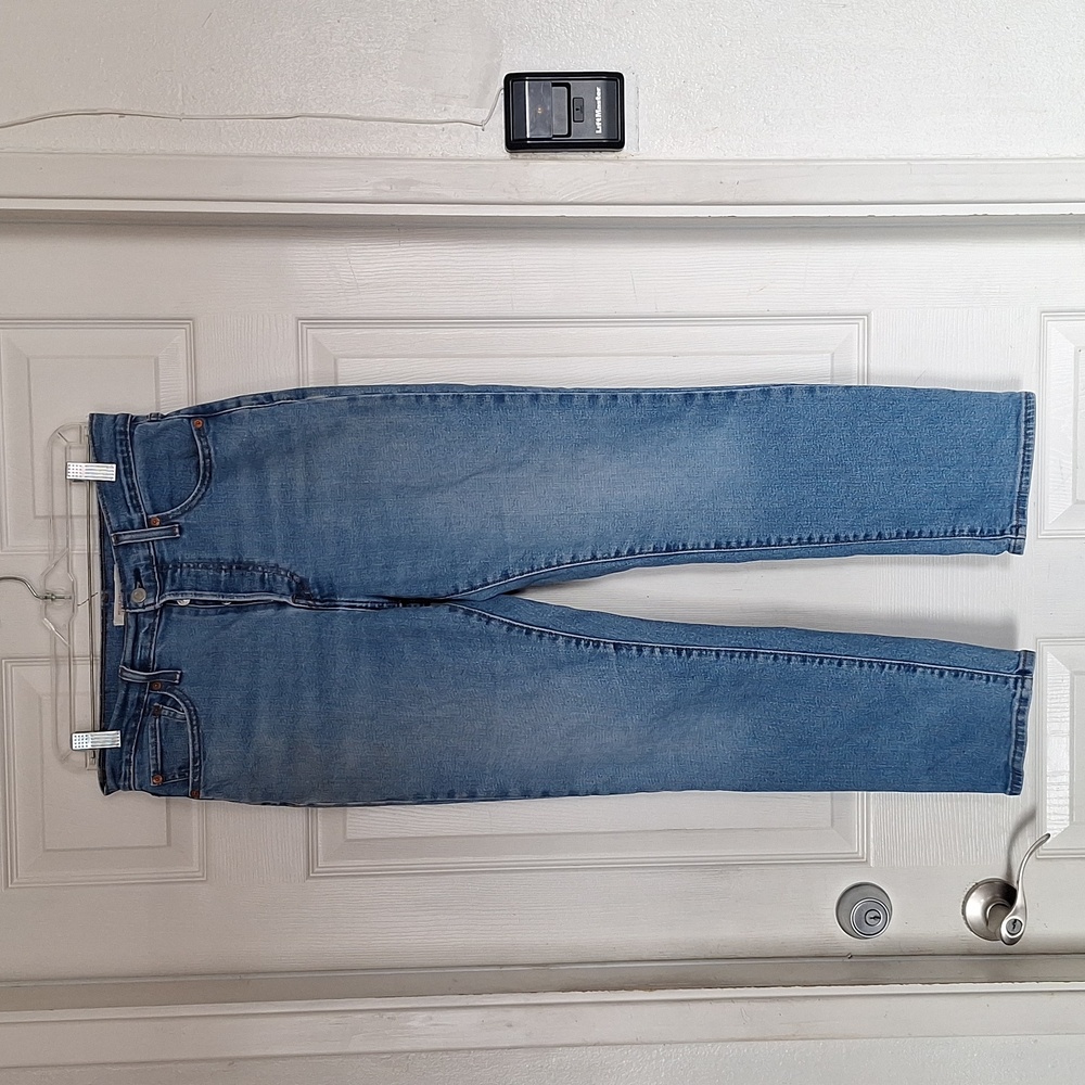 Levi's Women's Straight Leg Jeans in Light Blue Wash
